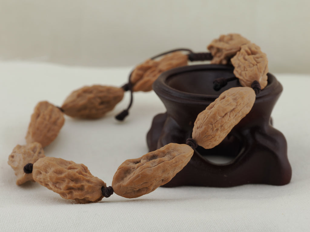 Songshan Toad Head Bead Bracelet — 10.0 mm (Song Shan Ha Ma Tou) — Bracelet on display stand — BD-00003
