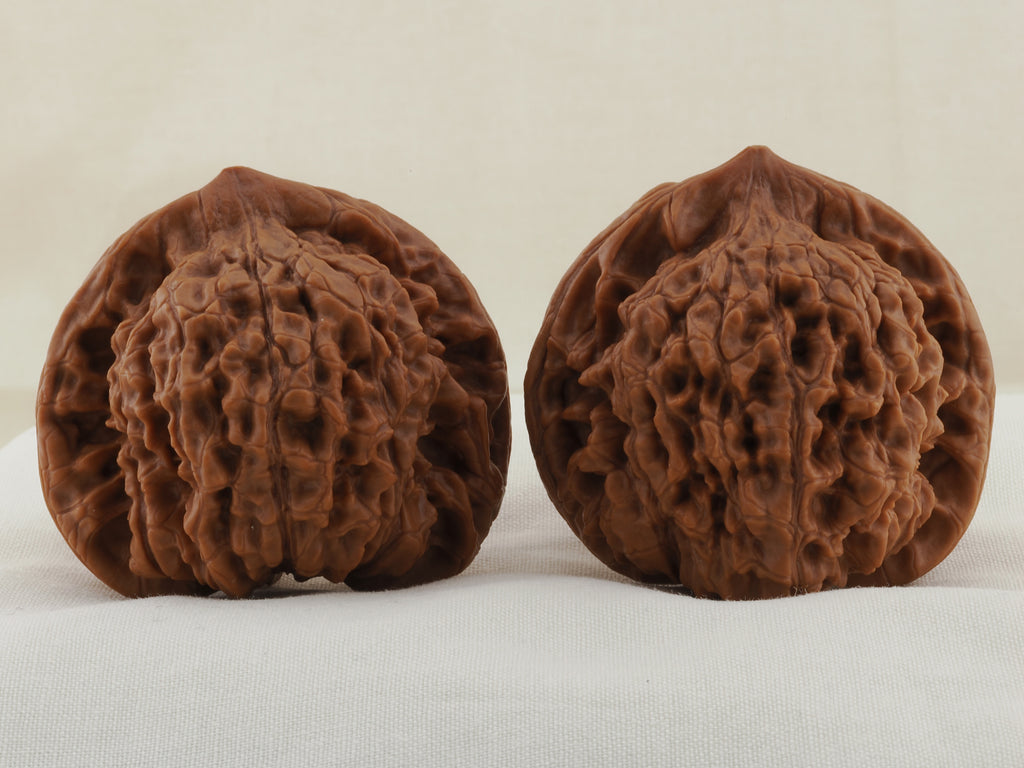 Official’s Hat walnut pair, 50 mm — WW-00005, view 3.