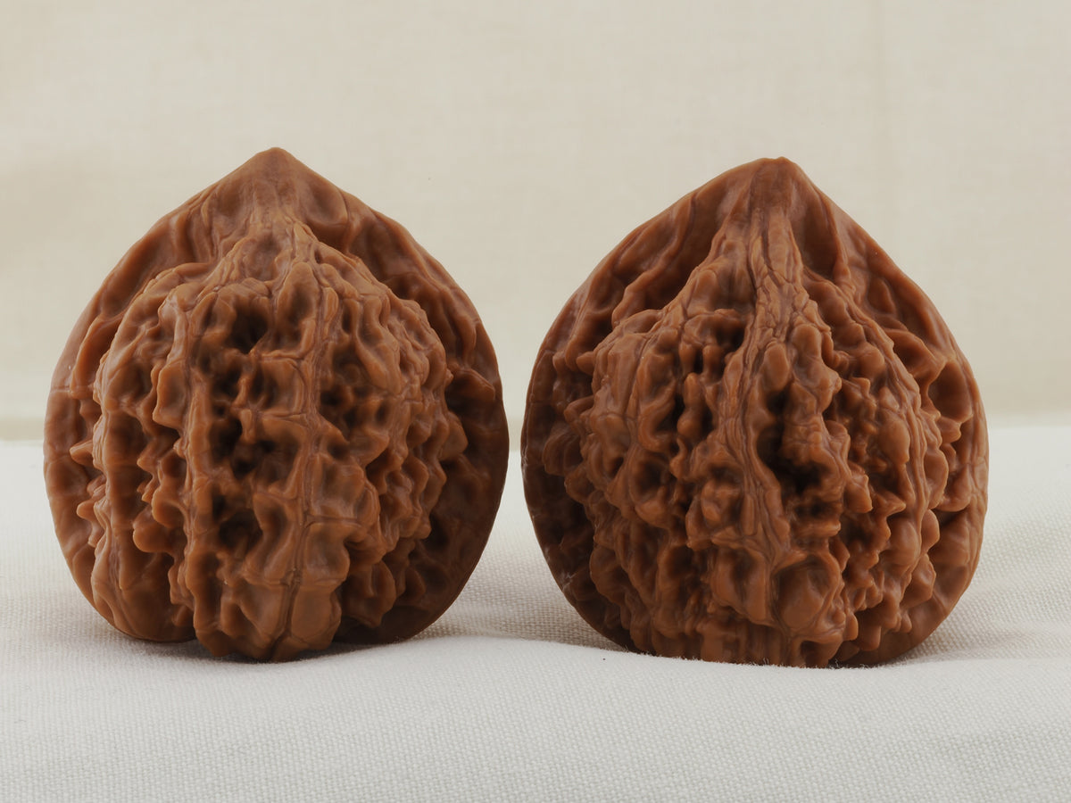 Official’s Hat walnut pair, 40 mm — WW-00008, view 3.