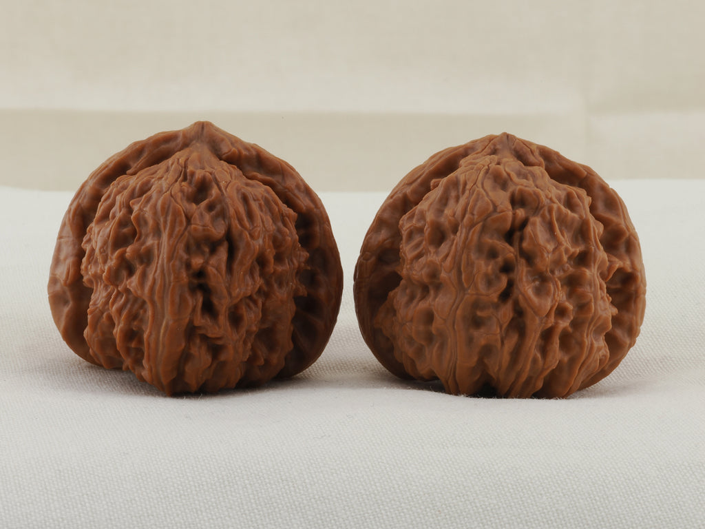 White Lion Head walnut pair, 36 mm — WW-00016, view 3.