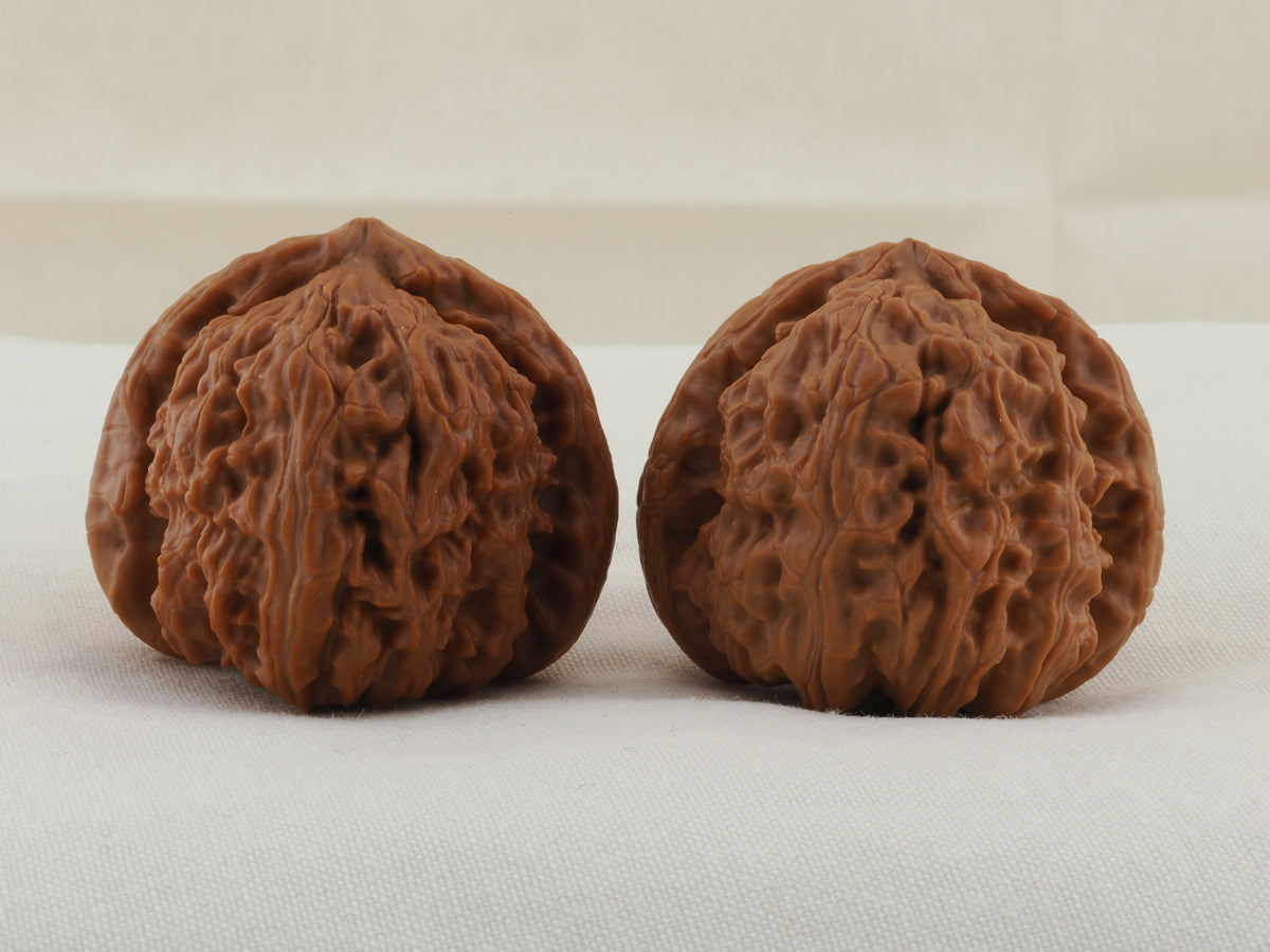 White Lion Head walnut pair, 36 mm — WW-00016, view 3.