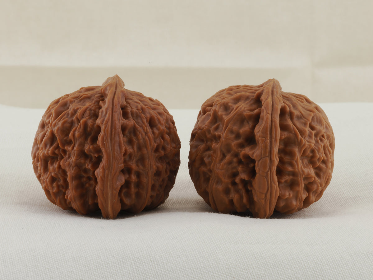 White Lion Head walnut pair, 36 mm — WW-00016, view 4.