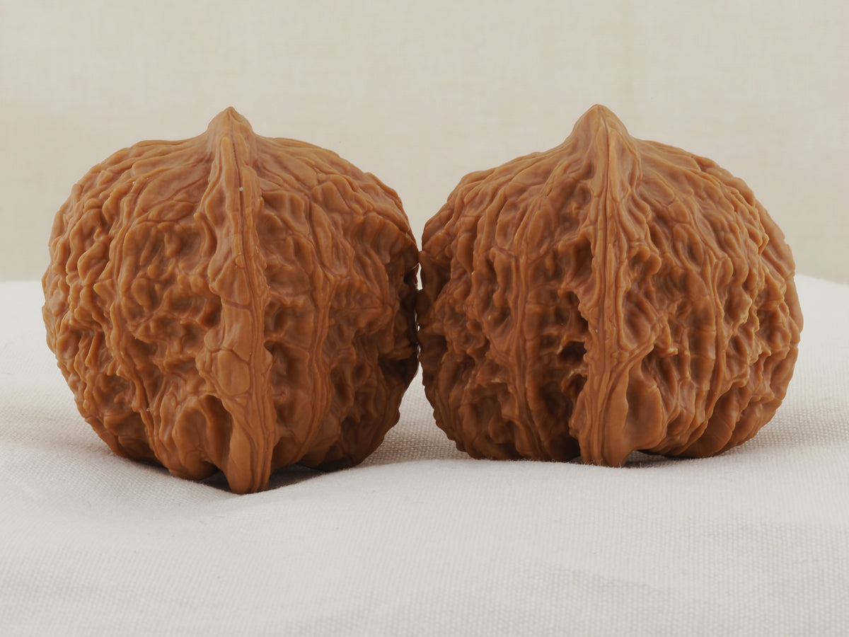 Kuancheng Lion Head walnut pair, 38 mm — WW-00023, view 2.