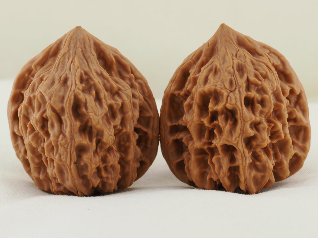 Chicken Heart Walnut Pair — 41.0 mm (Ji Xin) — Front view — WW-00039