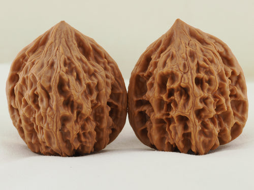 Chicken Heart Walnut Pair — 41.0 mm (Ji Xin) — Front view — WW-00039